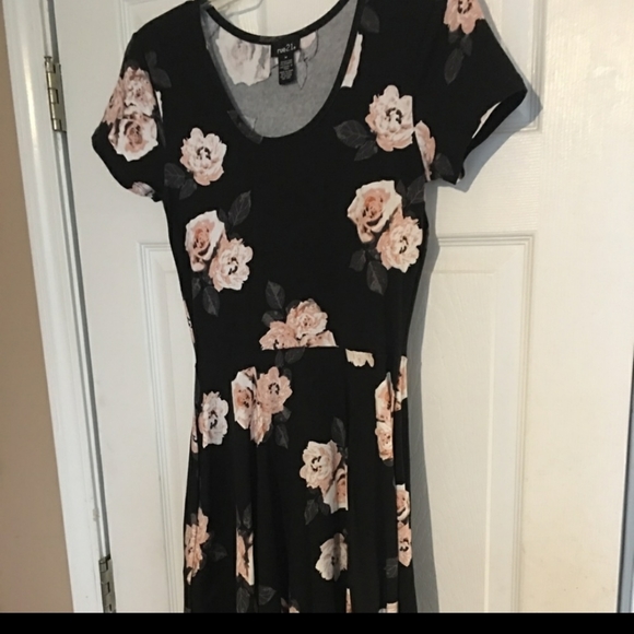 IN SEARCH OF THESE RUE 21 DRESSES SIZE MEDIUM - Picture 4 of 5